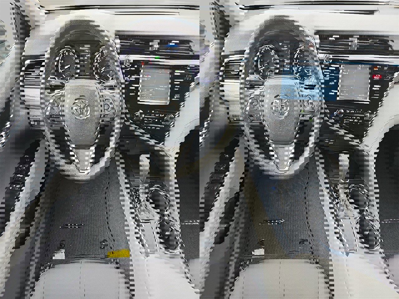 Used 2018 Toyota Camry LE image 15