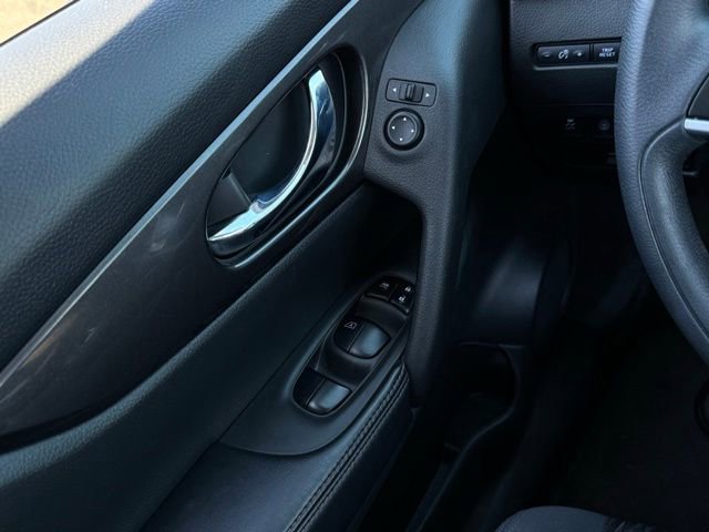 Used 2019 Nissan Rogue SV AWD/4WD image 33