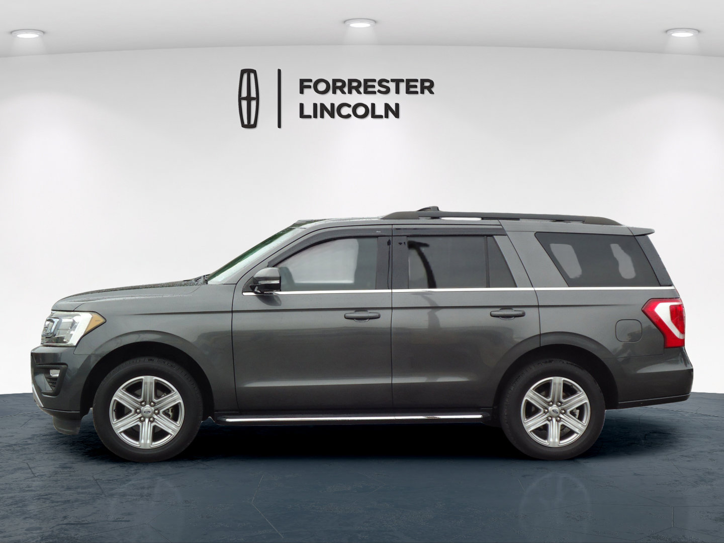 Used 2018 Ford Expedition XLT w/ Equipment Group 202A AWD/4WD image 6