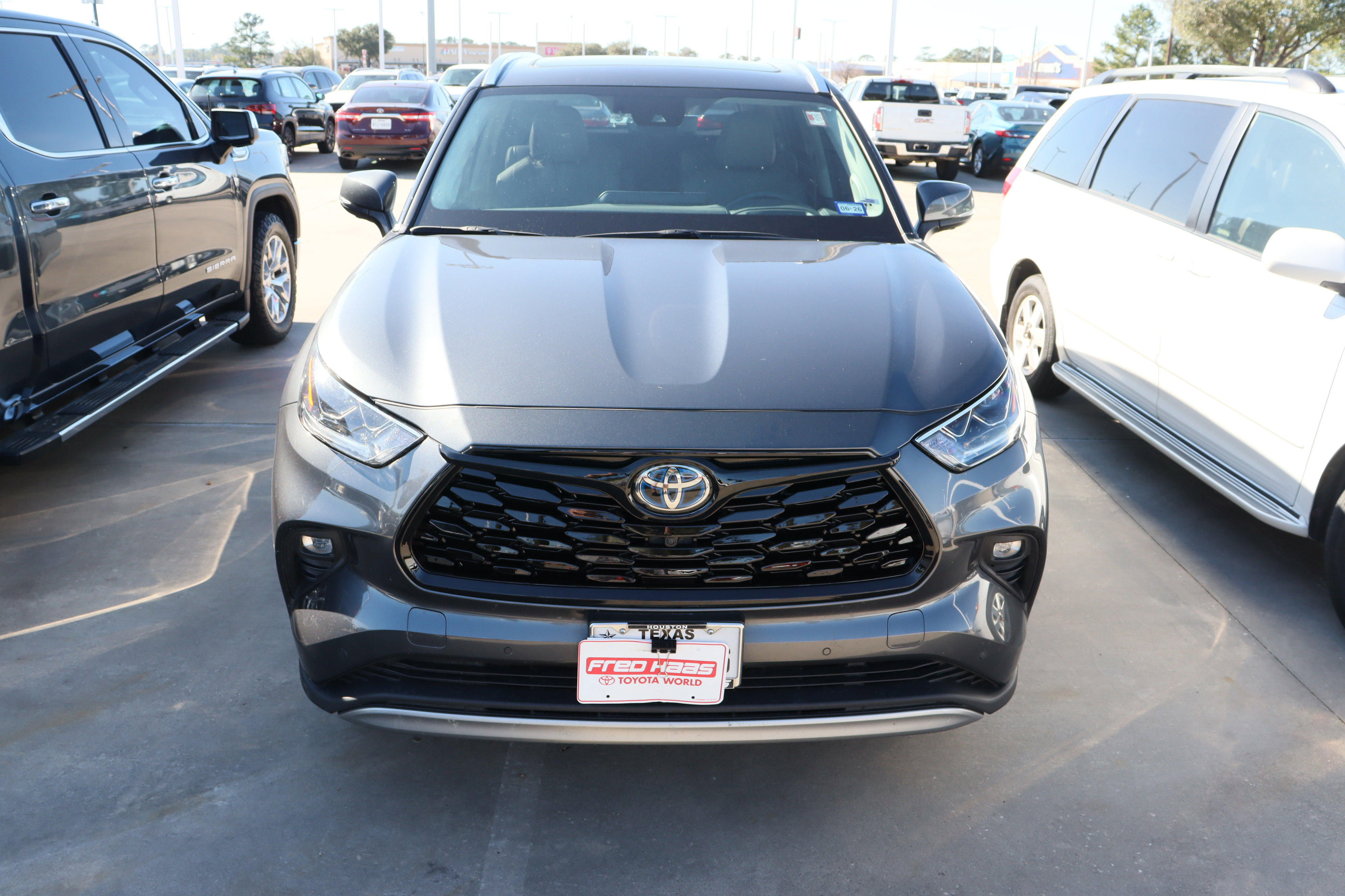 Used 2020 Toyota Highlander Limited Platinum image 4