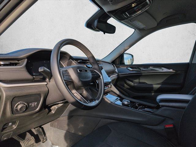 Used 2023 Jeep Grand Cherokee Laredo image 10