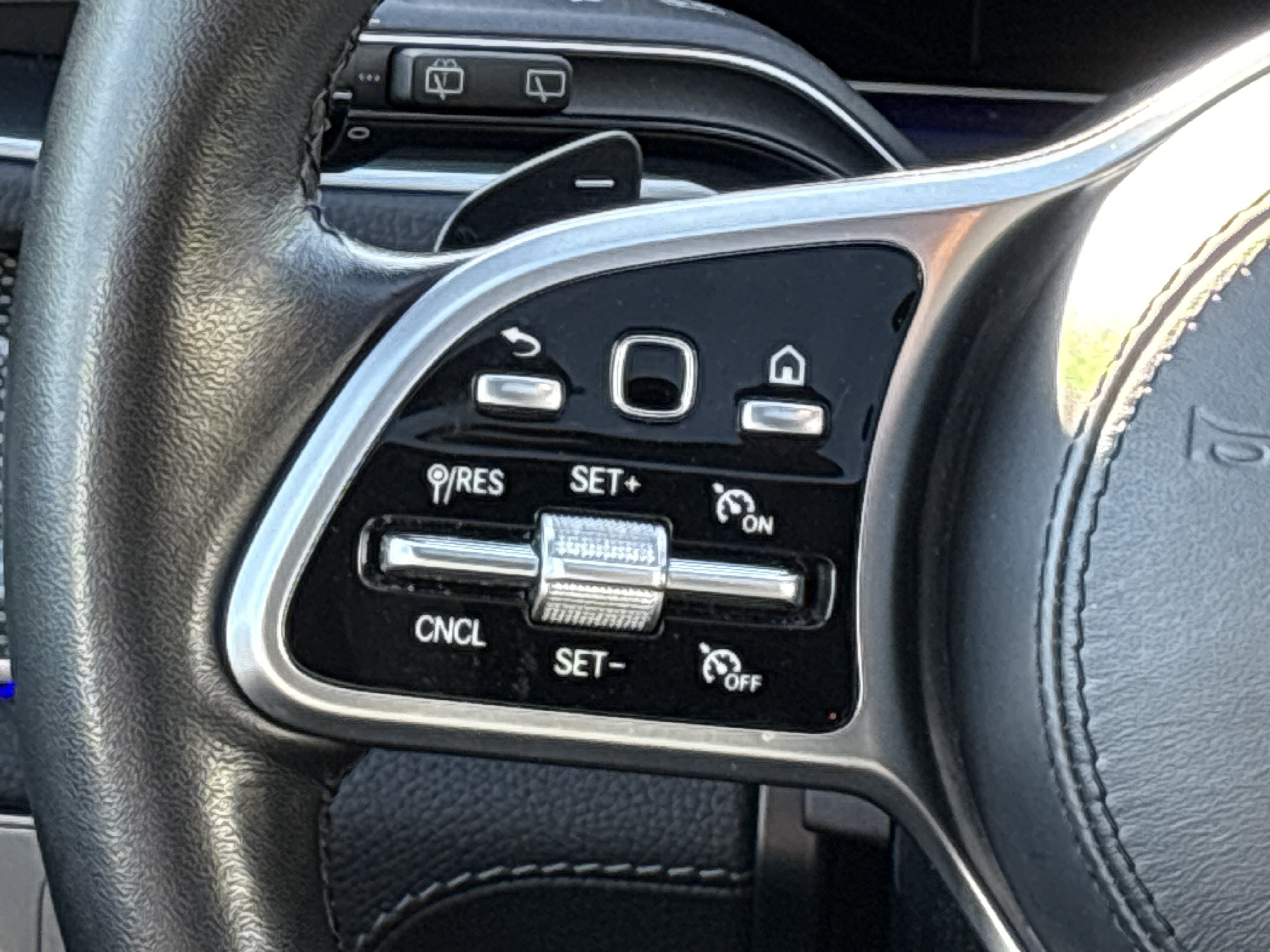 Used 2022 Mercedes-Benz GLS 450 4MATIC image 23
