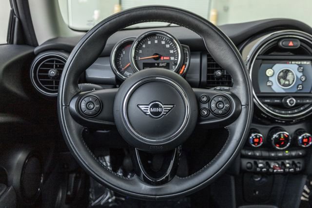 Used 2019 MINI Cooper 2-Door Hardtop image 8
