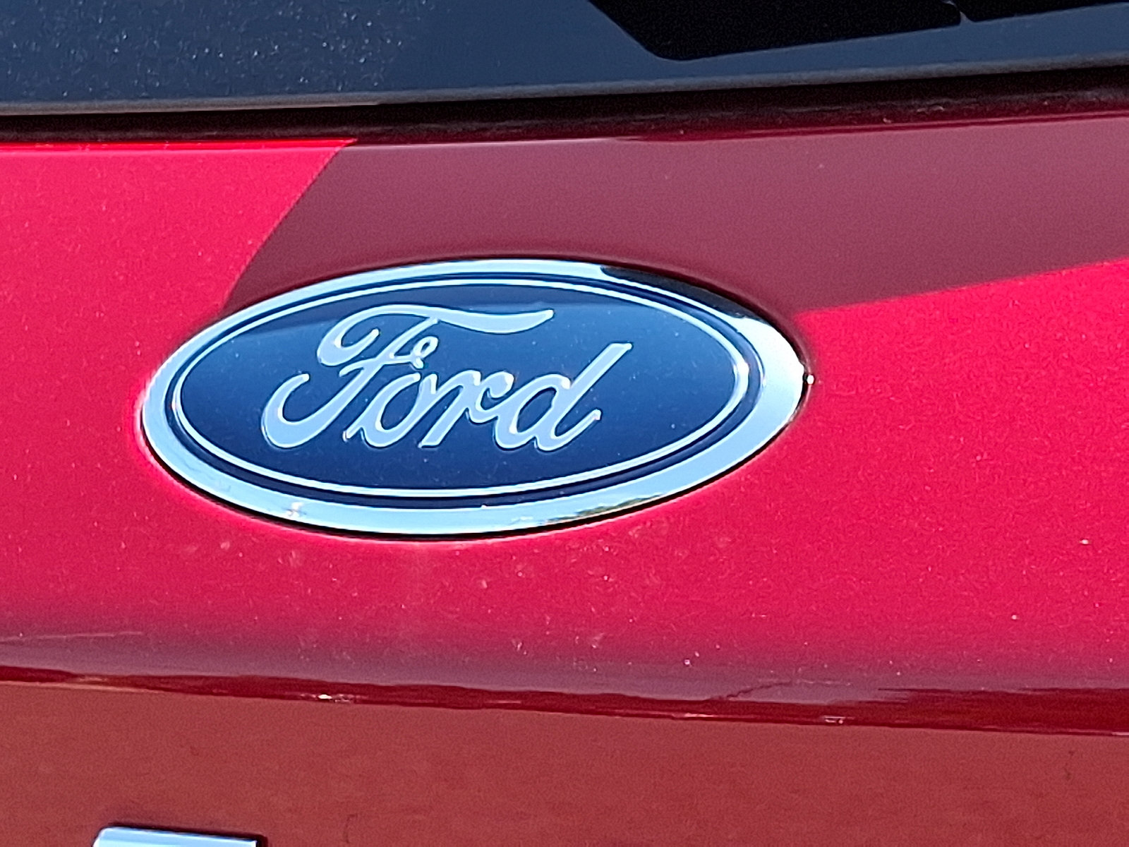 Used 2020 Ford Escape Titanium image 30