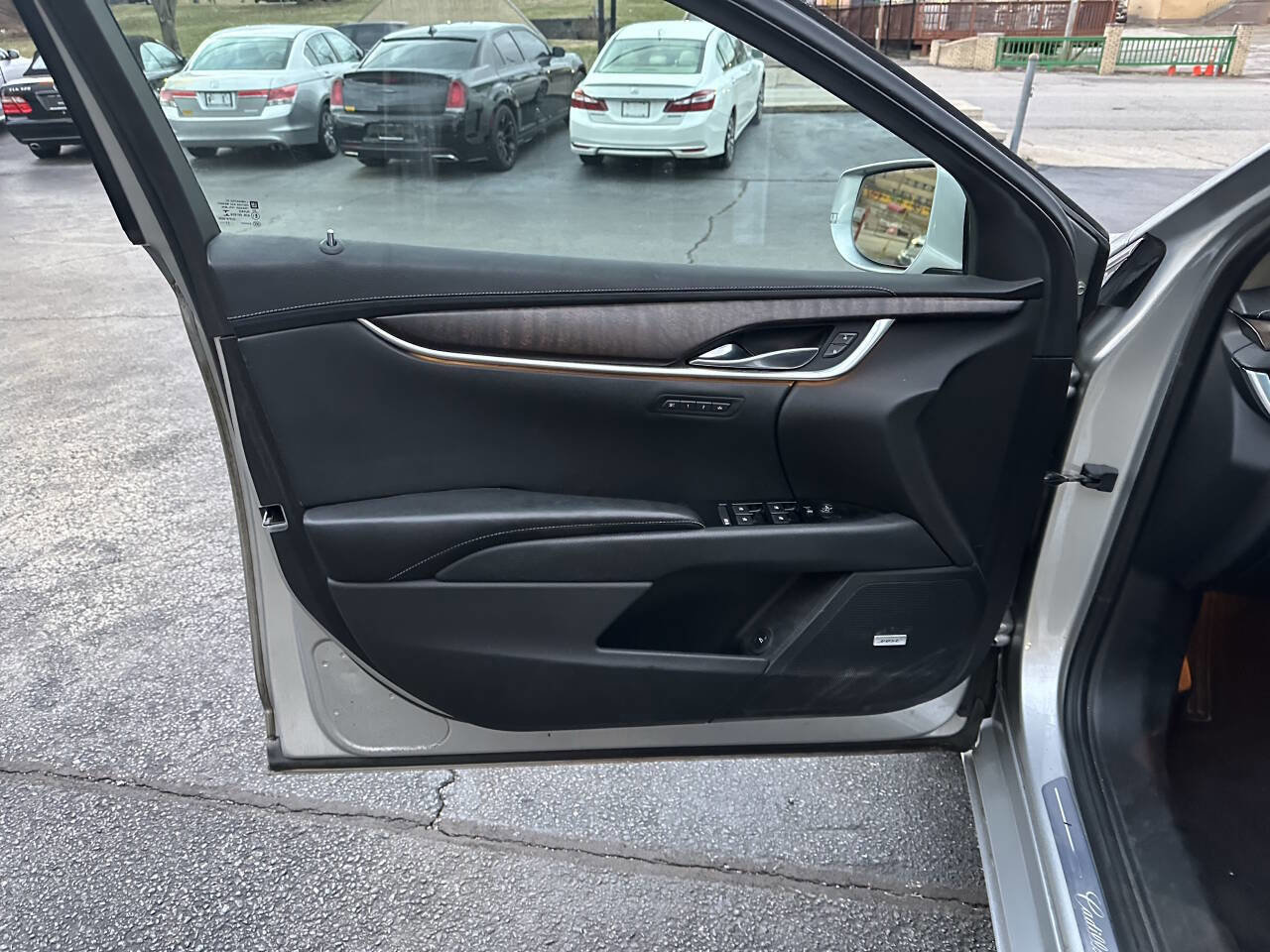 Used 2018 Cadillac XTS Luxury image 2