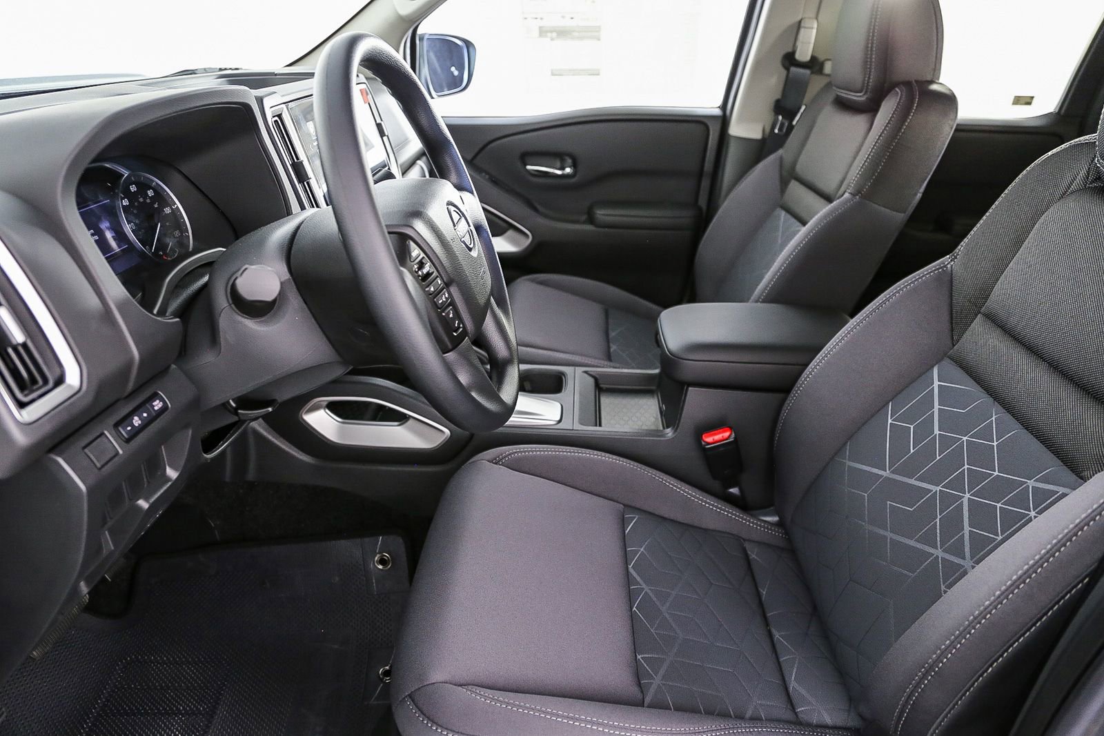 Certified 2025 Nissan Frontier SV image 19