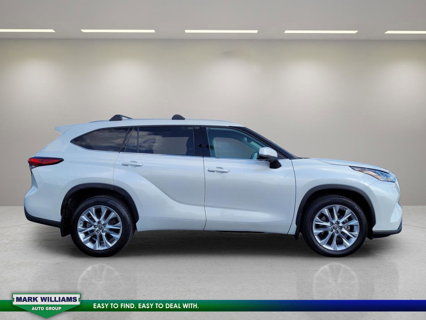 Used 2023 Toyota Highlander Limited image 2