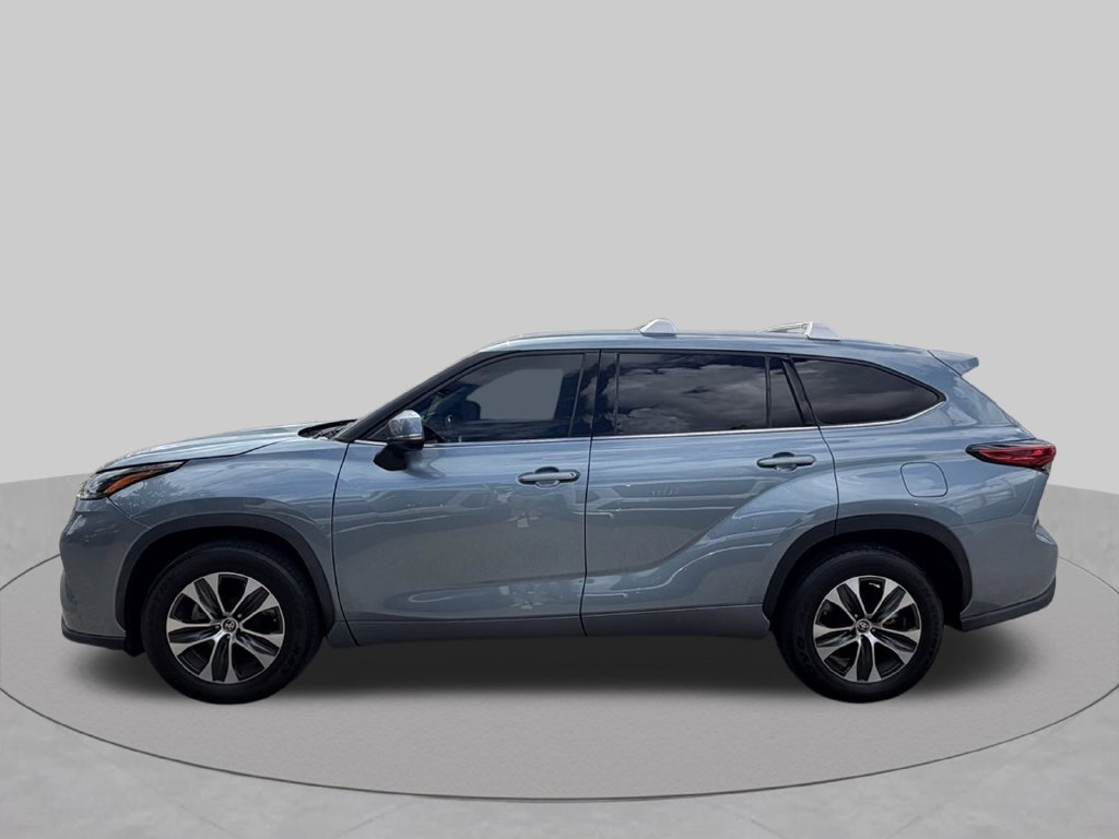 Used 2022 Toyota Highlander XLE FWD image 9