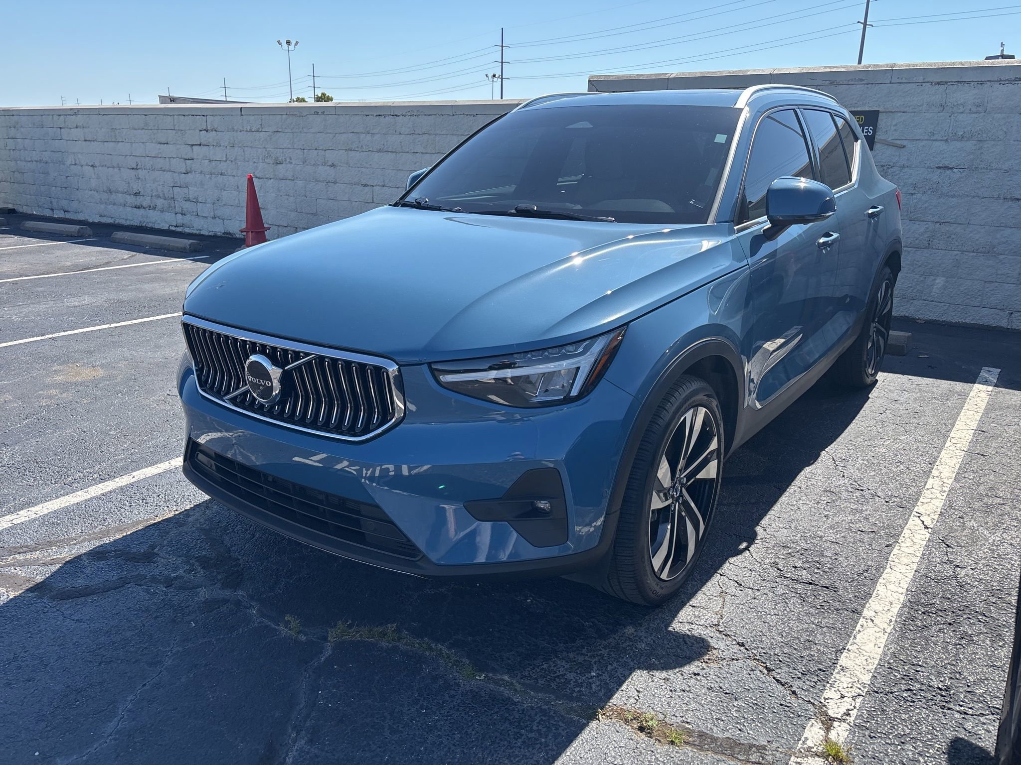 Used 2023 Volvo XC40 B5 Ultimate w/ Protection Package Premier