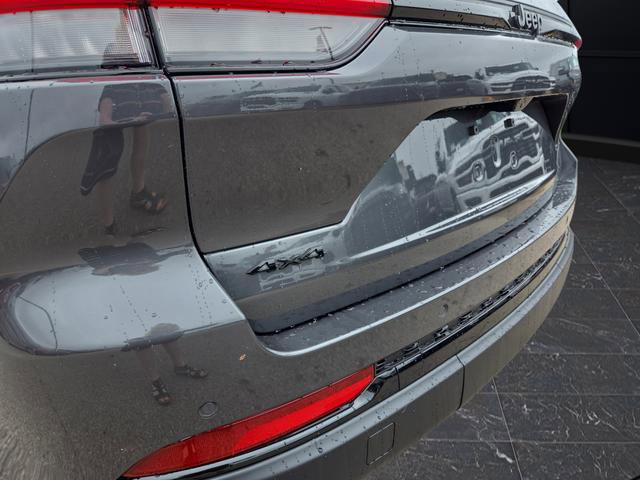 New 2025 Jeep Grand Cherokee Altitude AWD/4WD image 36