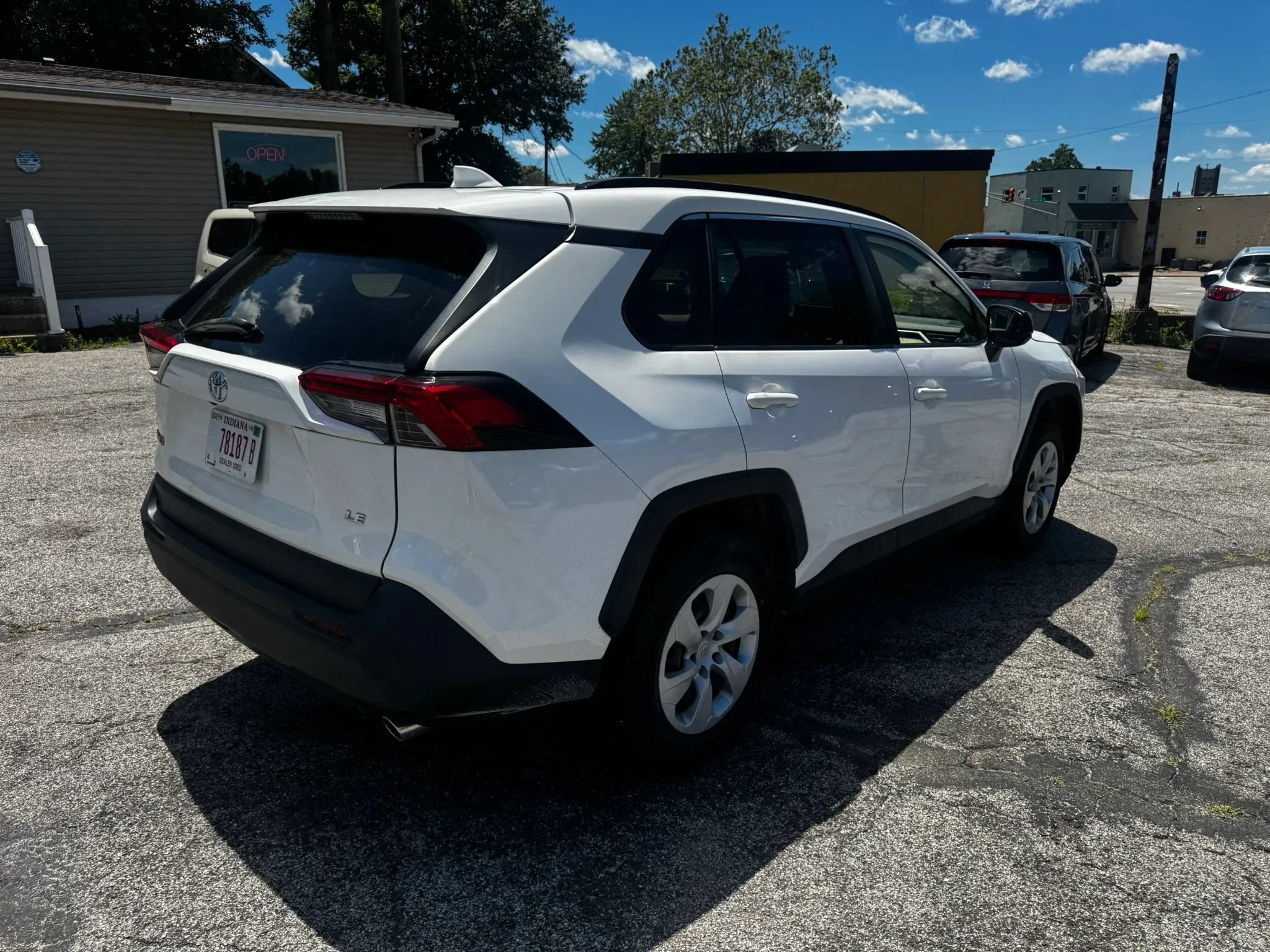 Used 2020 Toyota RAV4 LE FWD image 5