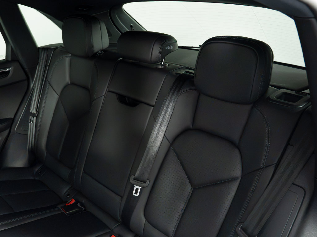 Certified 2026 Porsche Macan S AWD/4WD image 45
