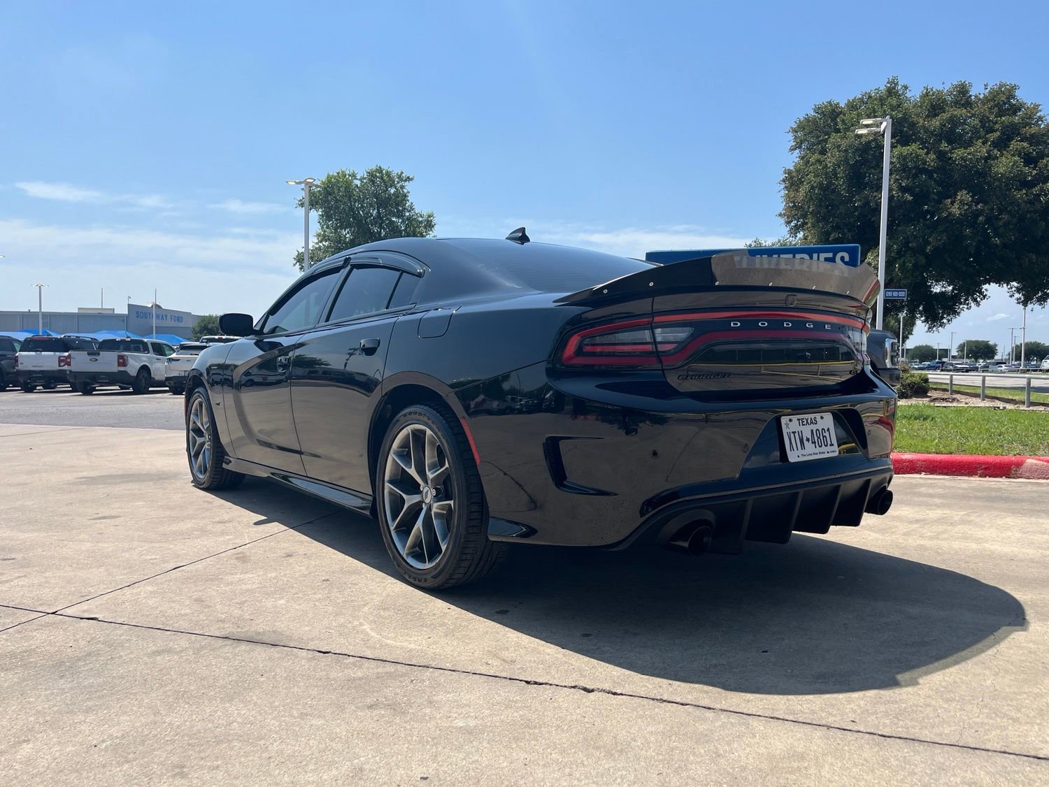 Used 2023 Dodge Charger SXT RWD image 2