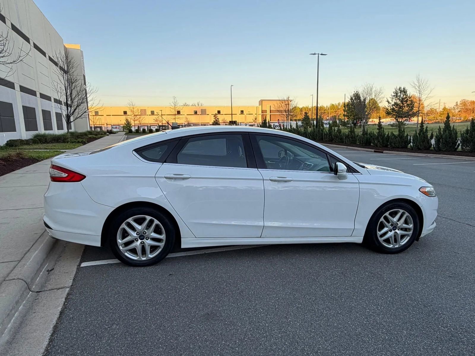 Used 2015 Ford Fusion SE image 8