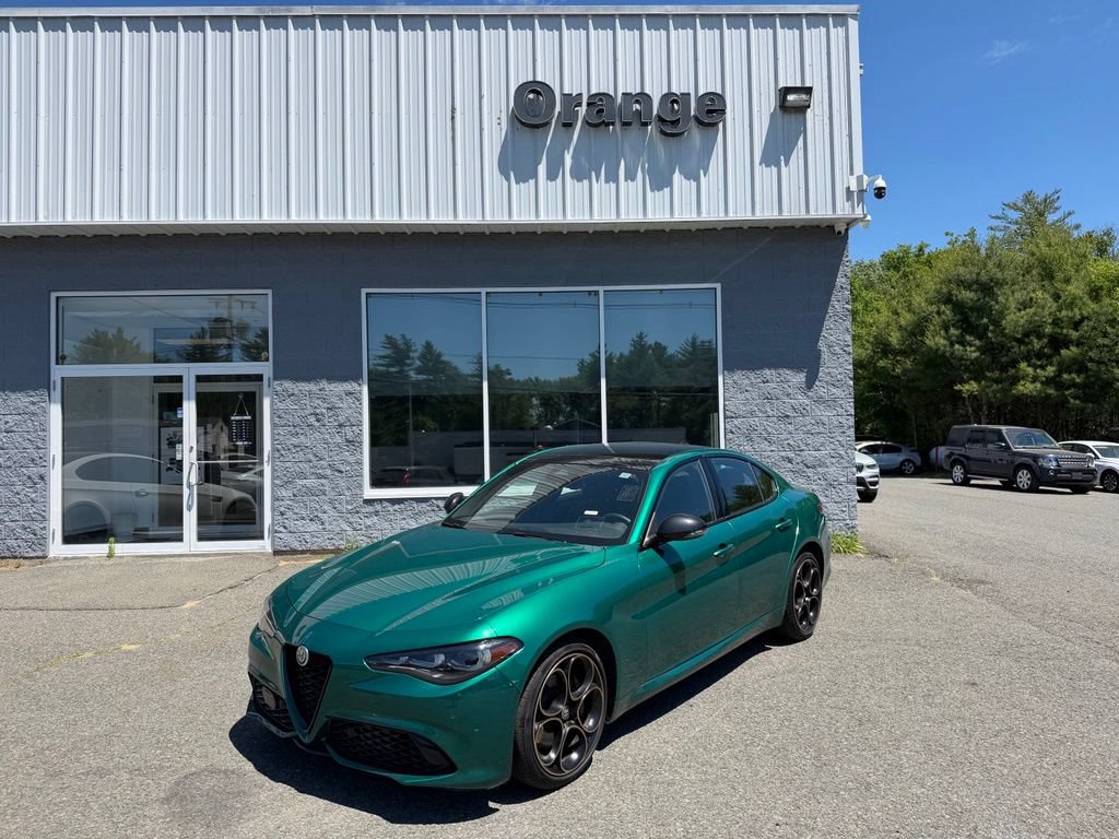 Used 2025 Alfa Romeo Giulia AWD w/ Driving Assist Package image 2