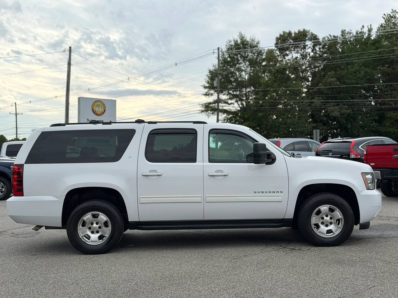 Used 2012 Chevrolet Suburban LT w/ Luxury Package AWD/4WD image 9