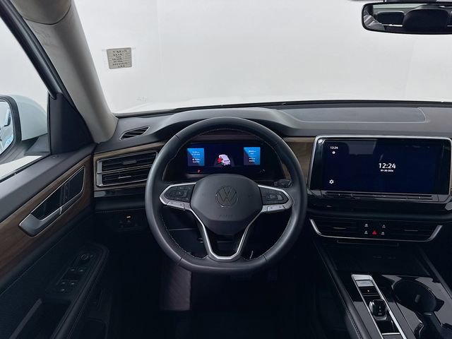 Used 2025 Volkswagen Atlas SE image 23