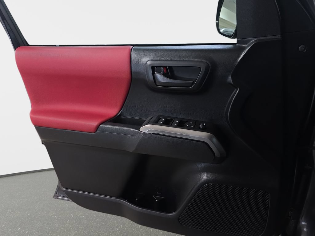 Used 2020 Toyota Tacoma SR5 RWD image 27