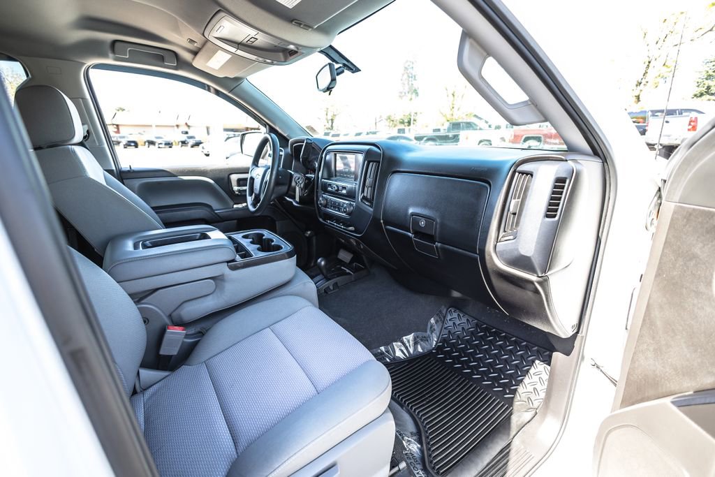 Used 2018 Chevrolet Silverado 1500 Custom w/ Custom Value Package AWD/4WD image 28