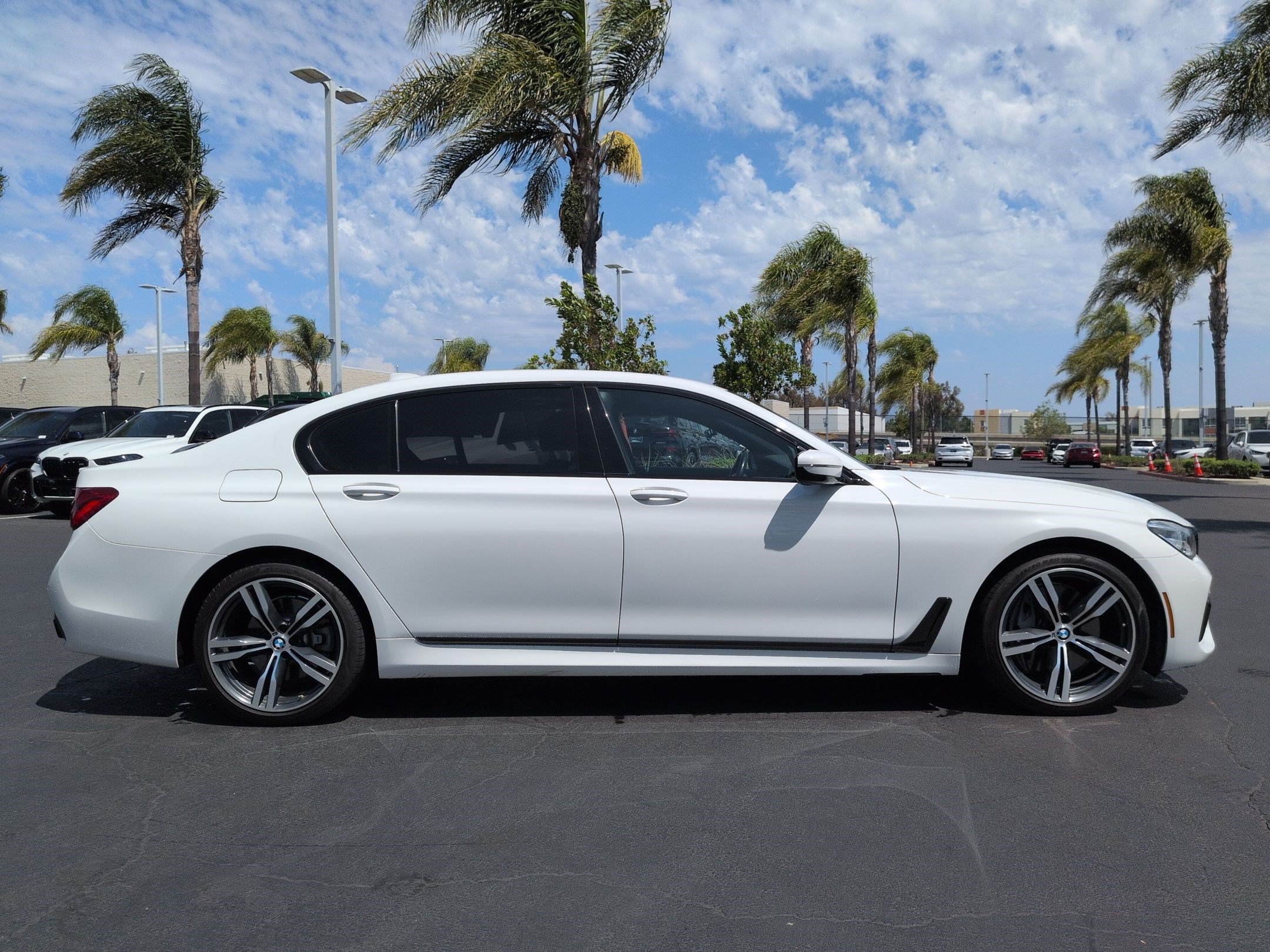 Used 2019 BMW 750i w/ M Sport Package RWD image 11