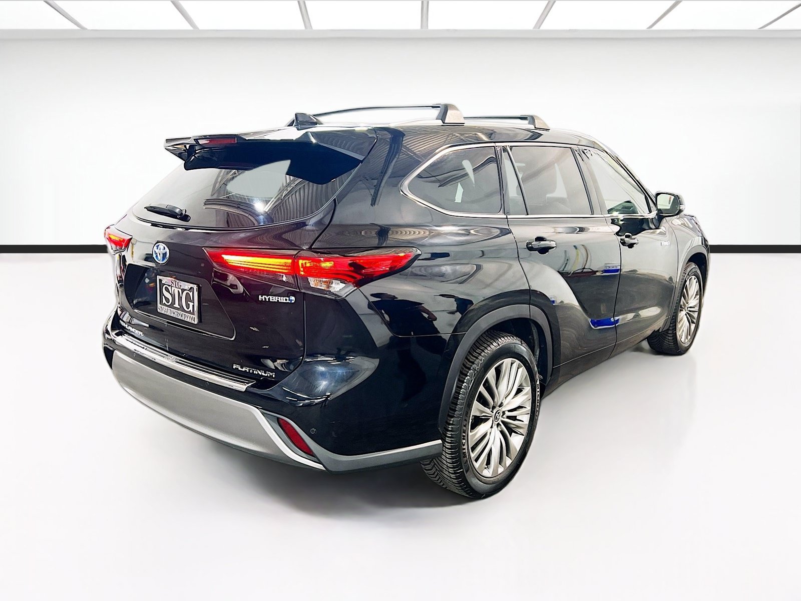 Used 2021 Toyota Highlander Platinum FWD image 4