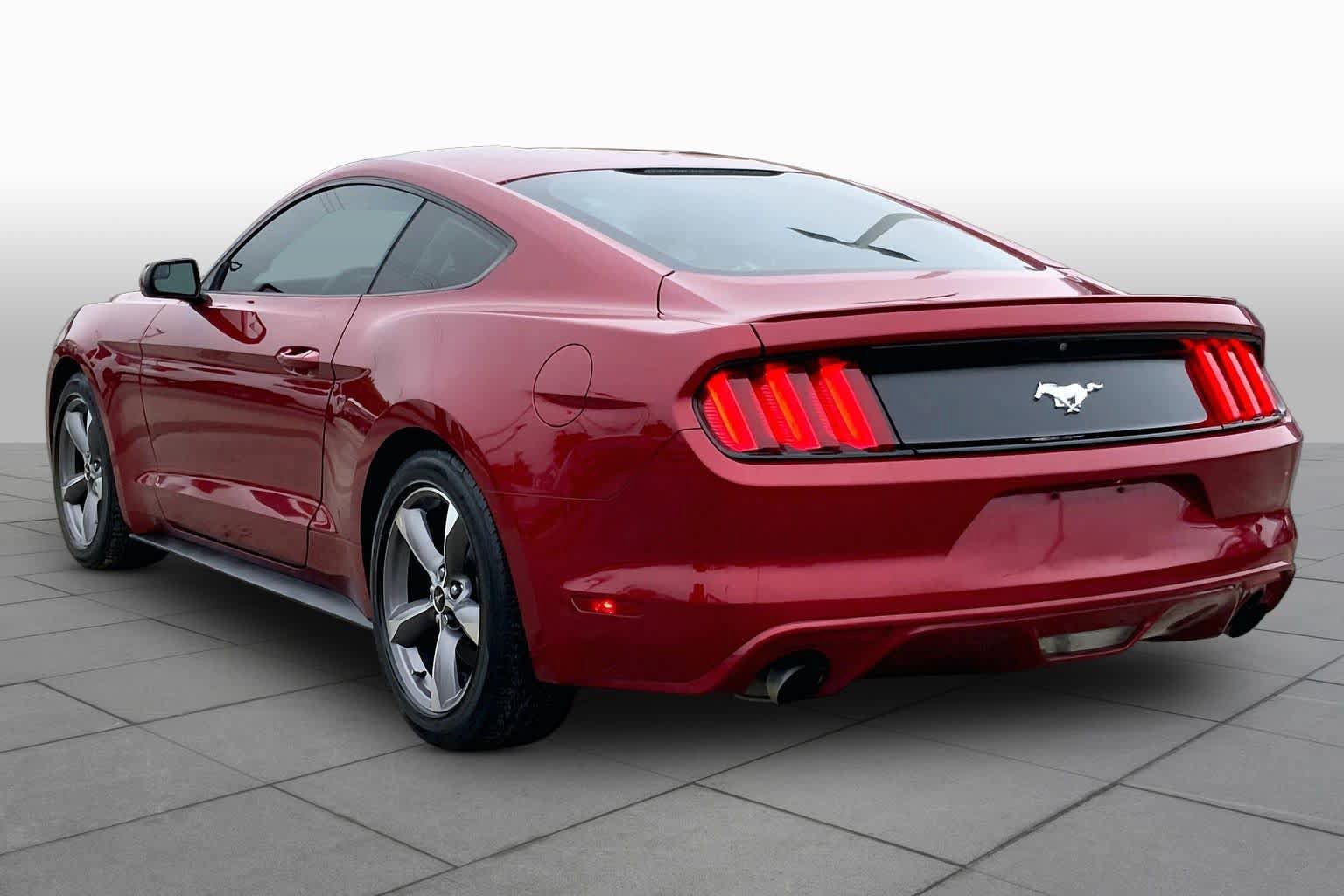 Used 2017 Ford Mustang Coupe RWD image 10