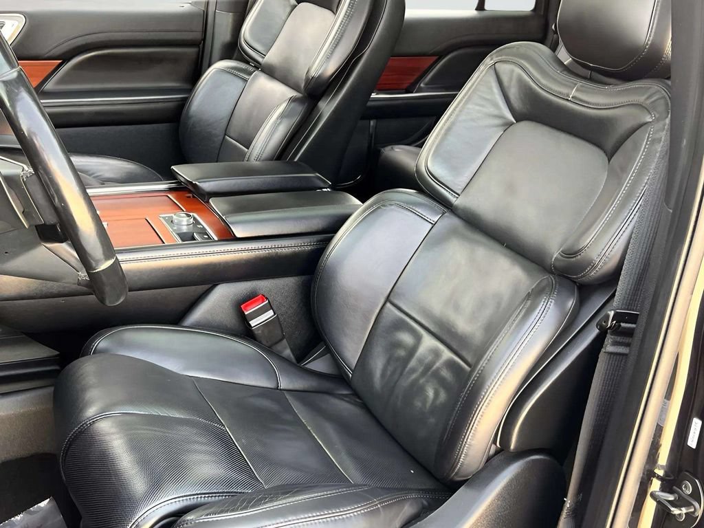 Used 2021 Lincoln Navigator L Reserve AWD/4WD image 7