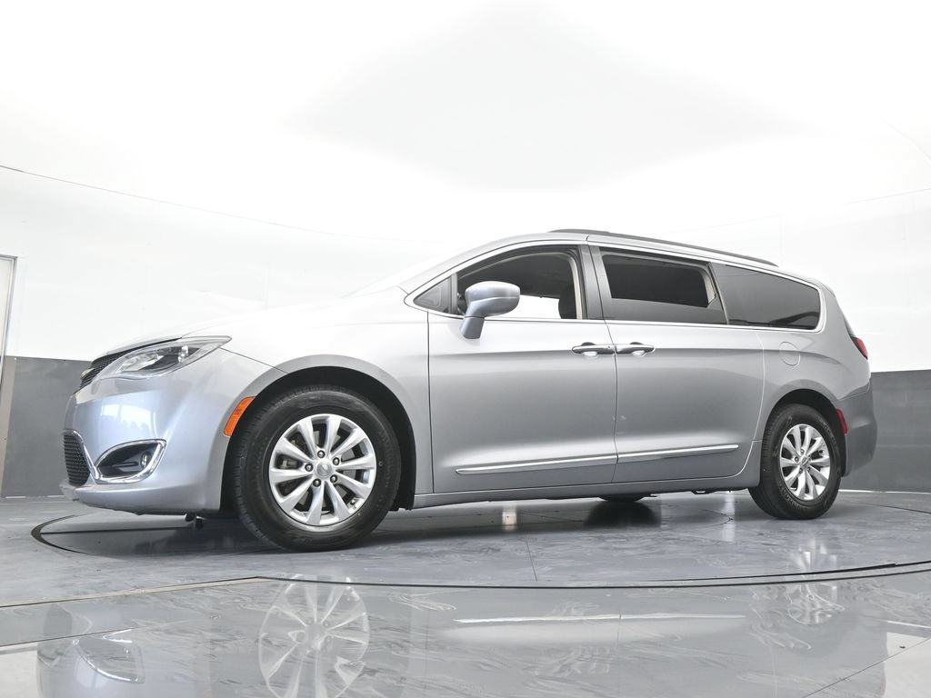 Used 2017 Chrysler Pacifica Touring-L FWD image 56