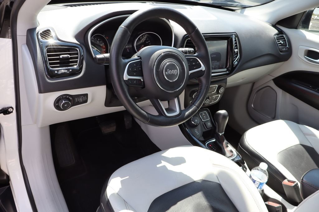 Used 2017 Jeep Compass Limited w/ Navigation Group AWD/4WD image 5