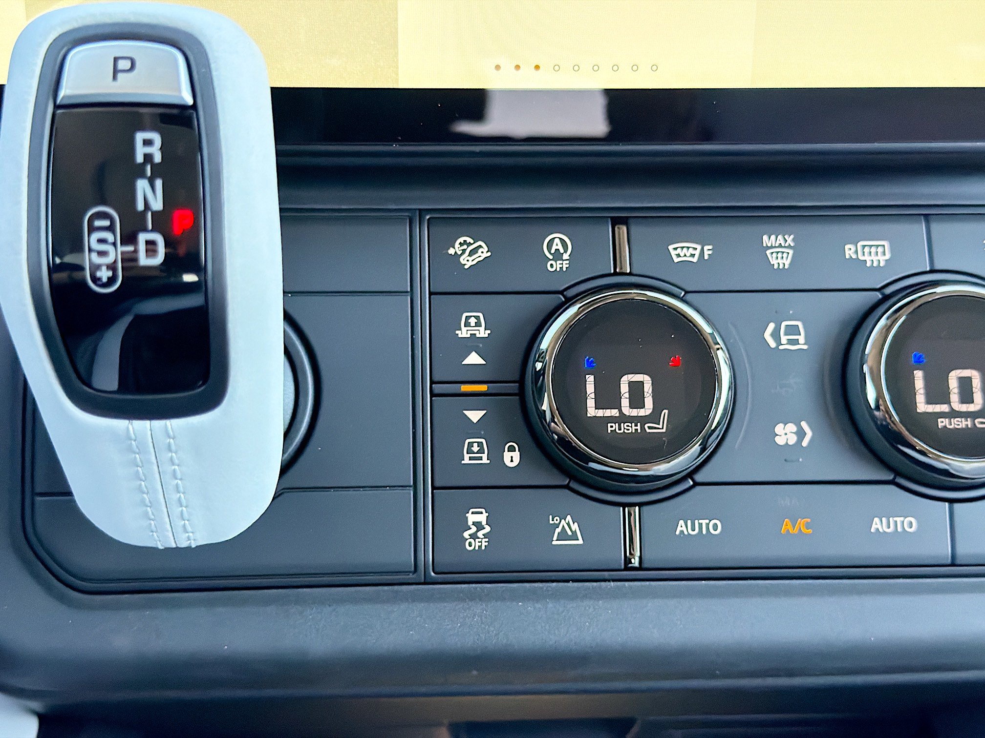 New 2026 Land Rover Defender 110 OCTA image 30