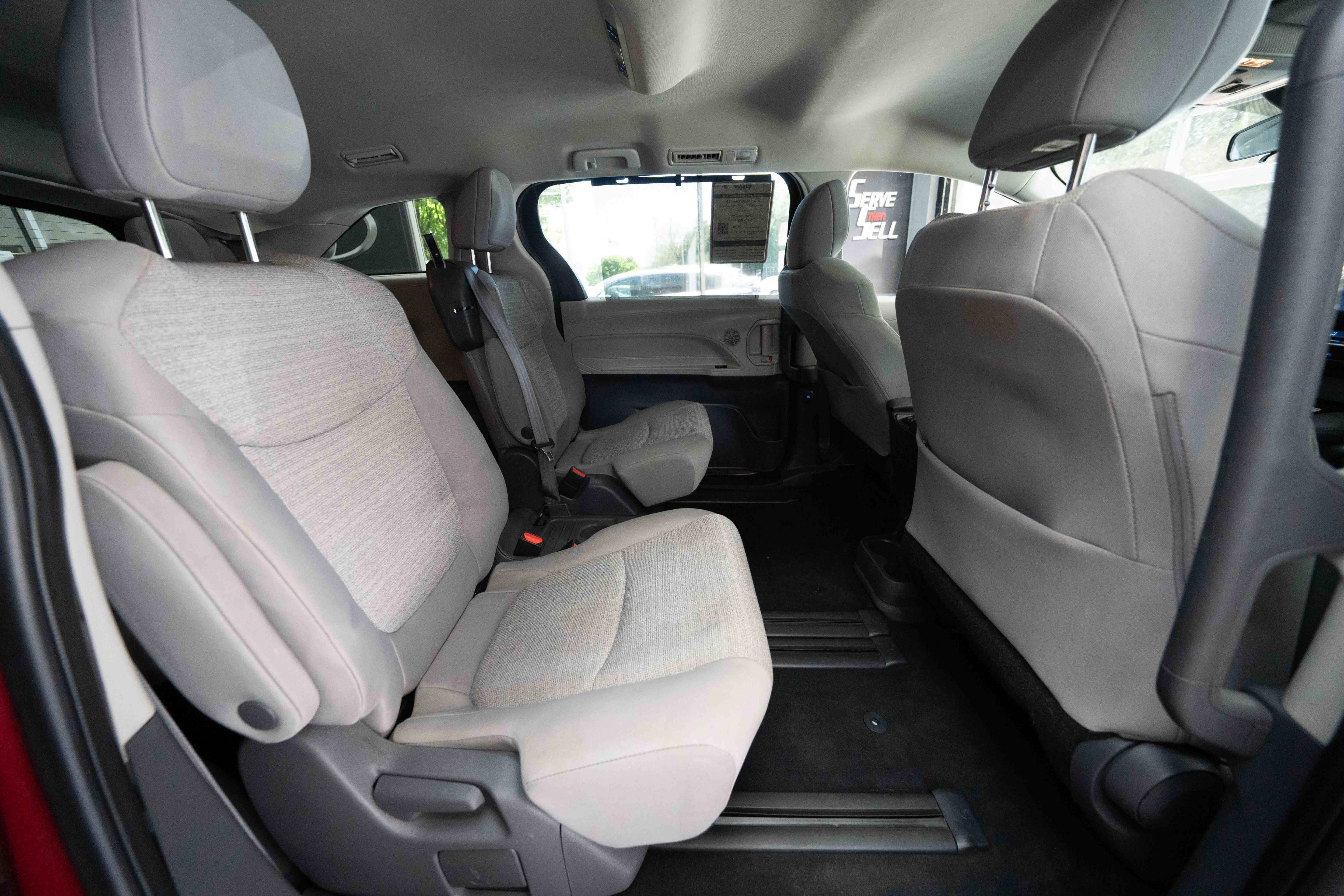 Used 2021 Toyota Sienna LE AWD/4WD image 25