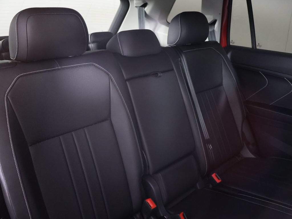 Used 2023 Volkswagen Tiguan SE w/ Panoramic Sunroof Package FWD image 36