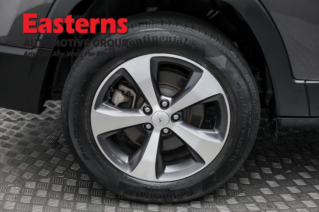 Used 2021 Jeep Cherokee Limited image 28