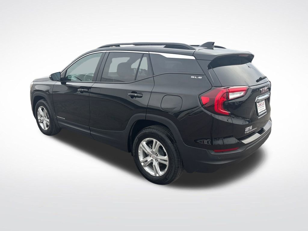 Used 2024 GMC Terrain SLE w/ Driver Convenience Package image 4