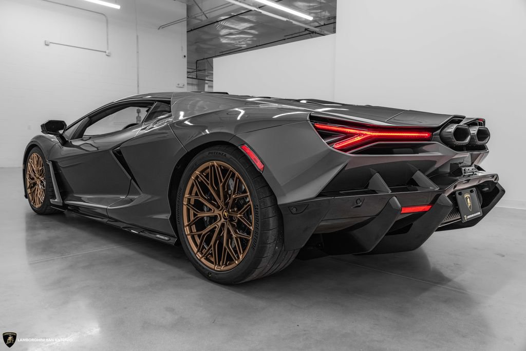 Used 2026 Lamborghini Revuelto AWD/4WD image 3