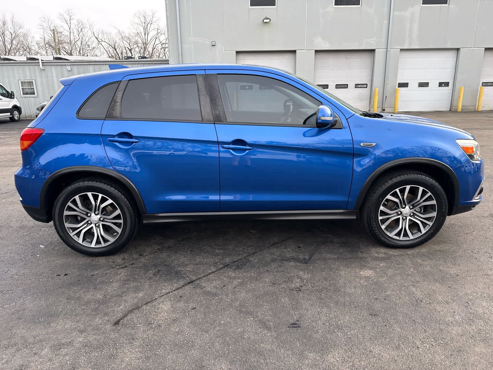Used 2018 Mitsubishi Outlander Sport SE image 2