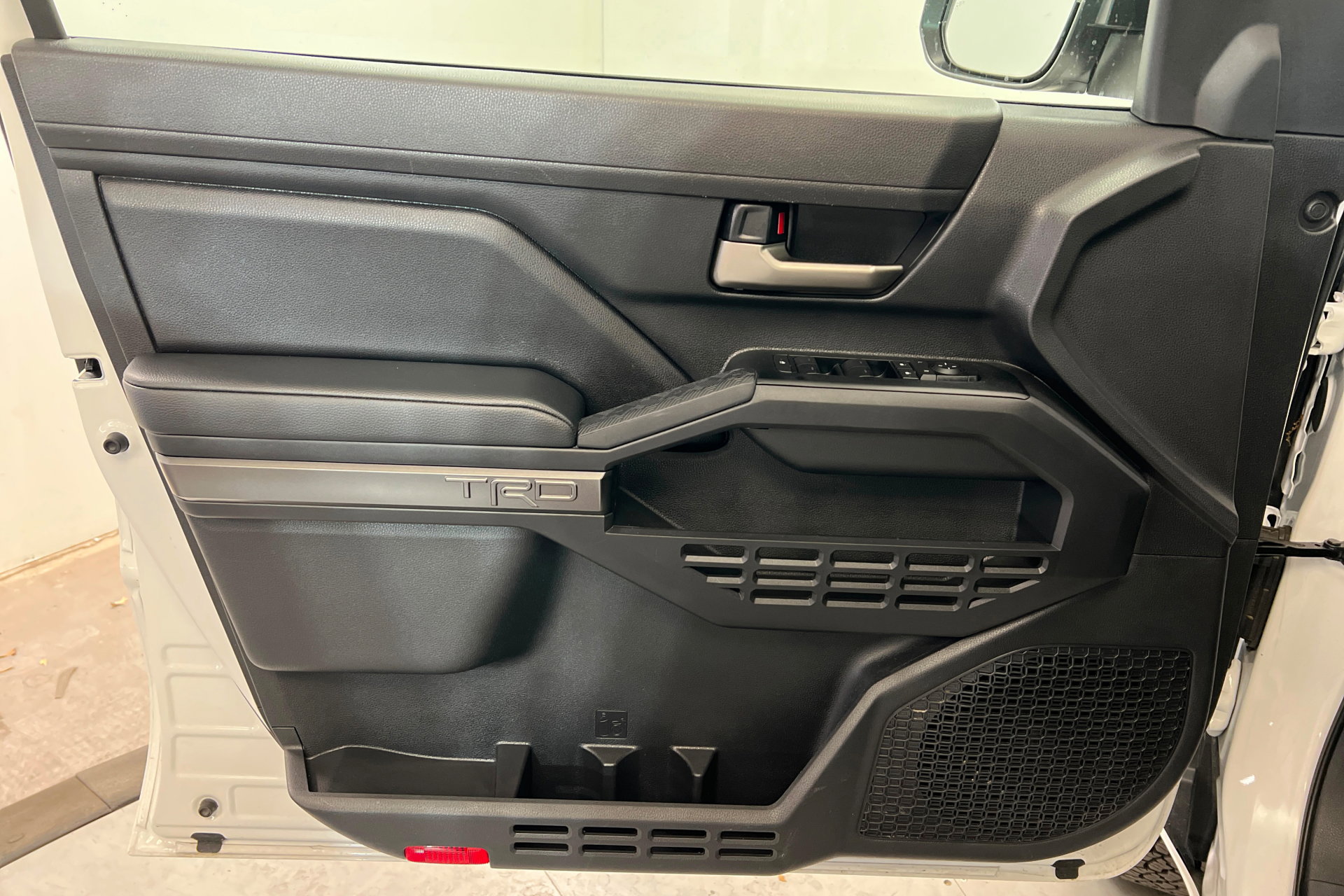 Used 2025 Toyota Tacoma TRD Off-Road AWD/4WD image 15