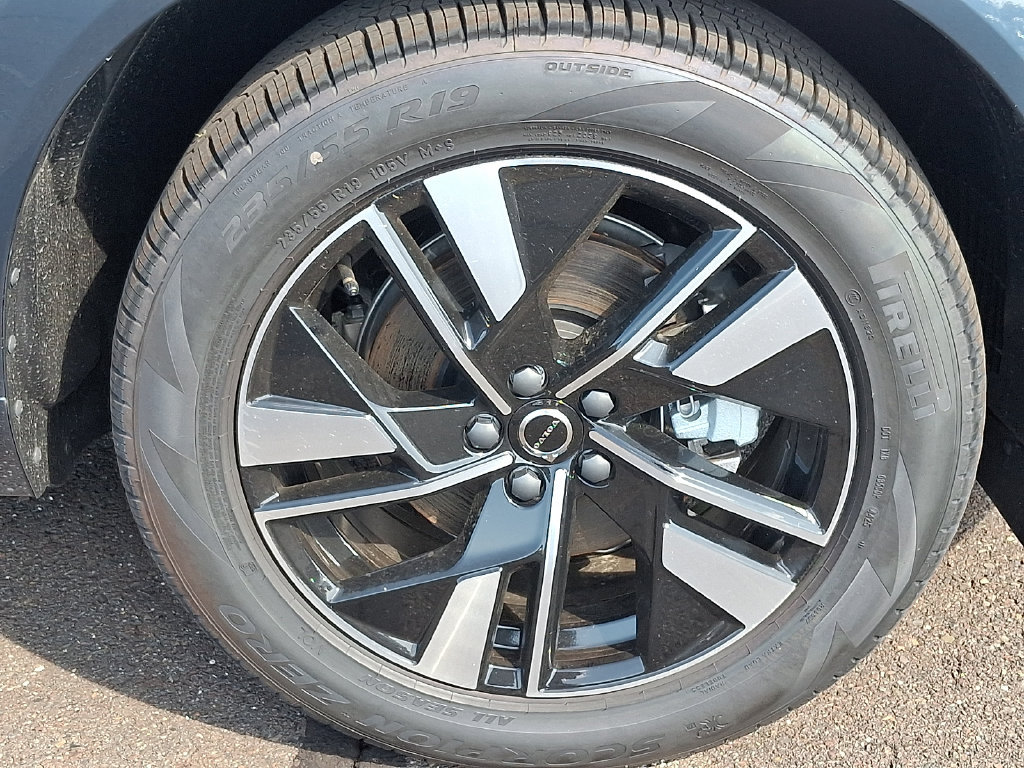 New 2026 Volvo XC60 B5 Plus w/ Protection Package Premier AWD/4WD image 7