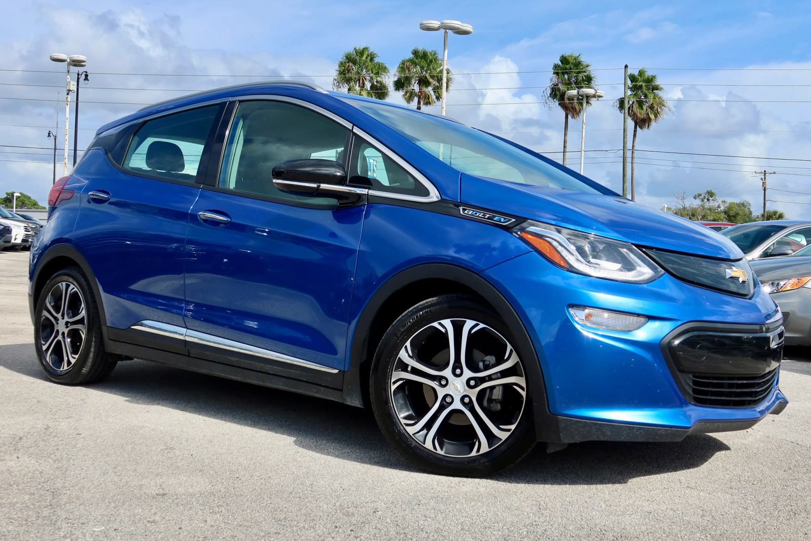 Used 2018 Chevrolet Bolt Premier w/ Driver Confidence II Package FWD image 1