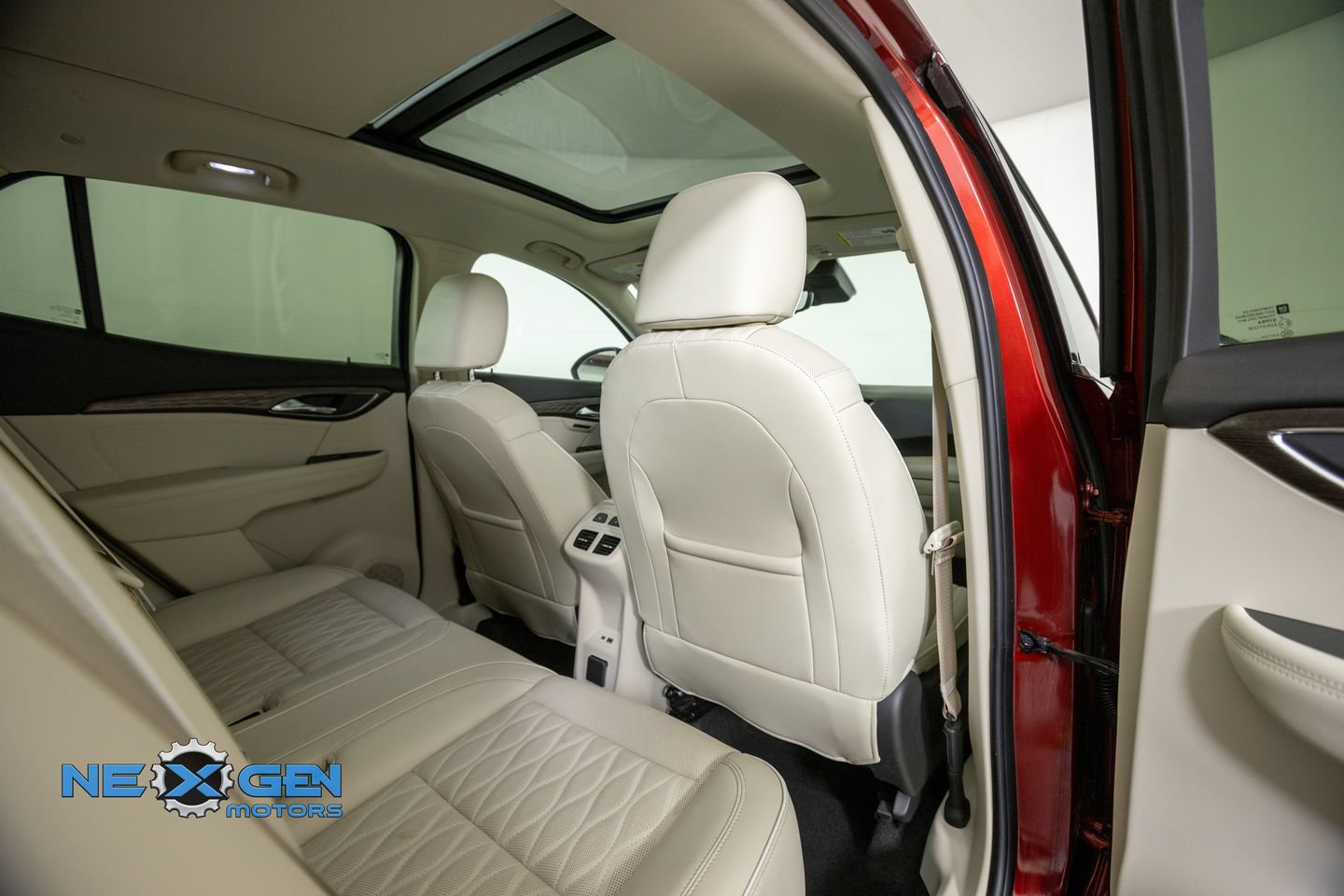 Used 2022 Buick Envision Avenir w/ Technology Package II FWD image 38