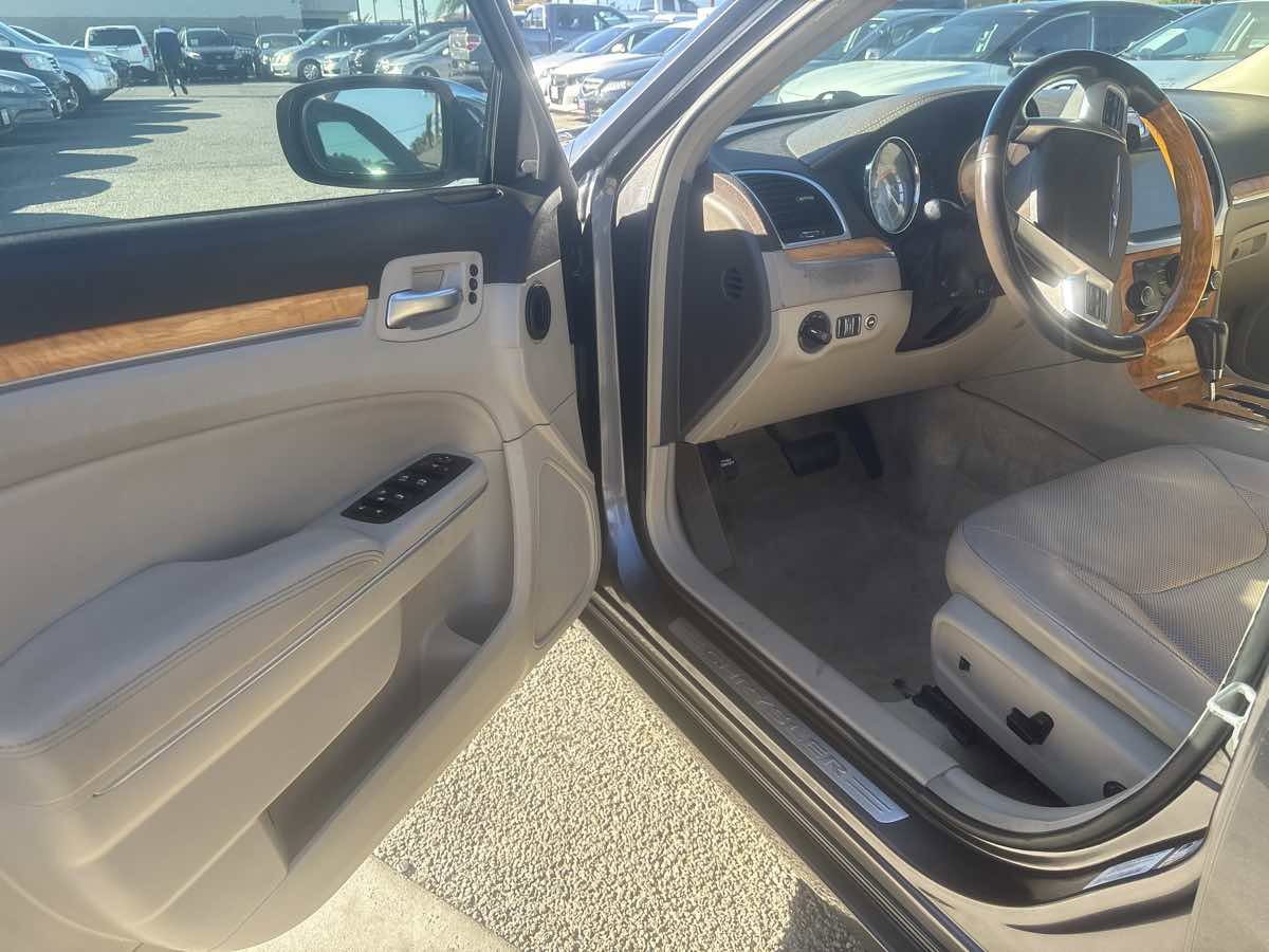 Used 2014 Chrysler 300 C image 6