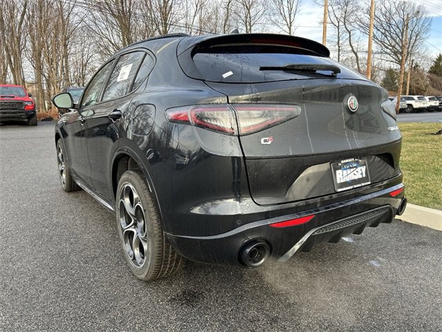 New 2025 Alfa Romeo Stelvio Sprint image 6