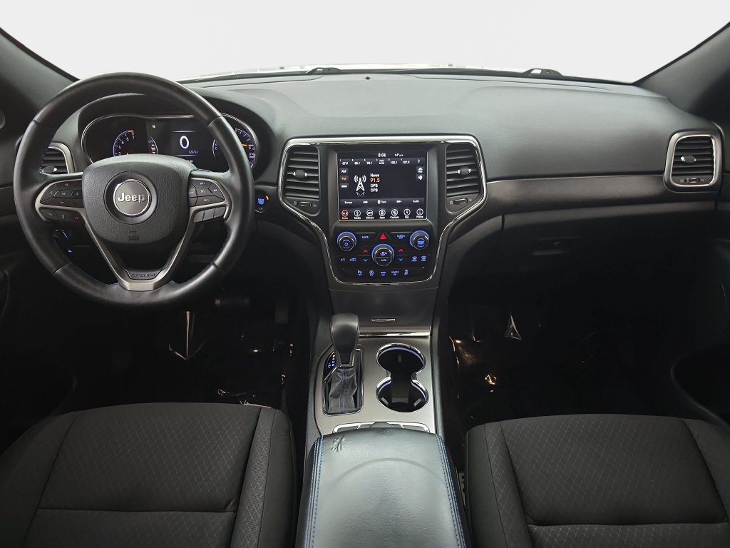 Used 2018 Jeep Grand Cherokee Laredo AWD/4WD image 12