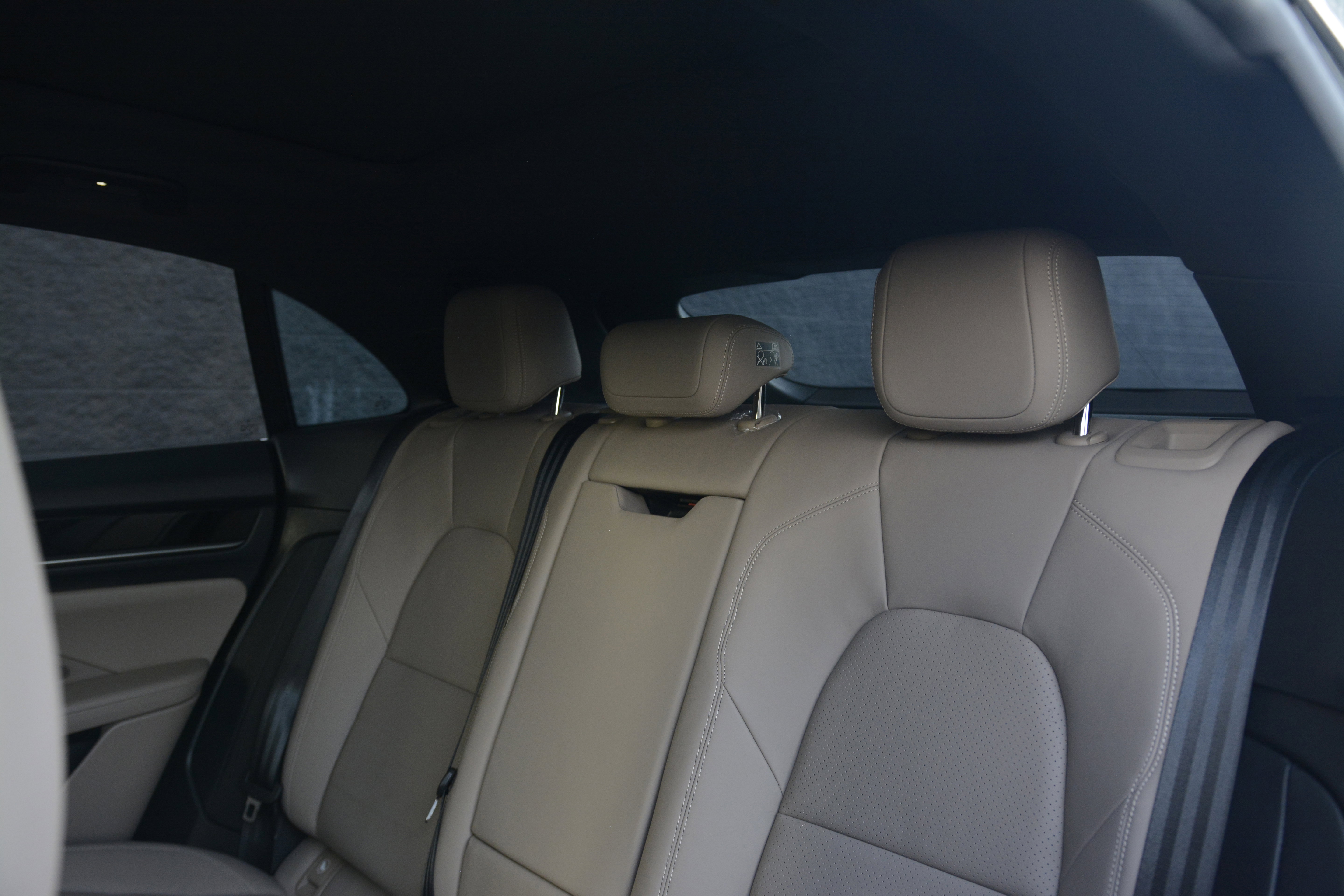 Certified 2025 Porsche Macan 4S Electric image 33