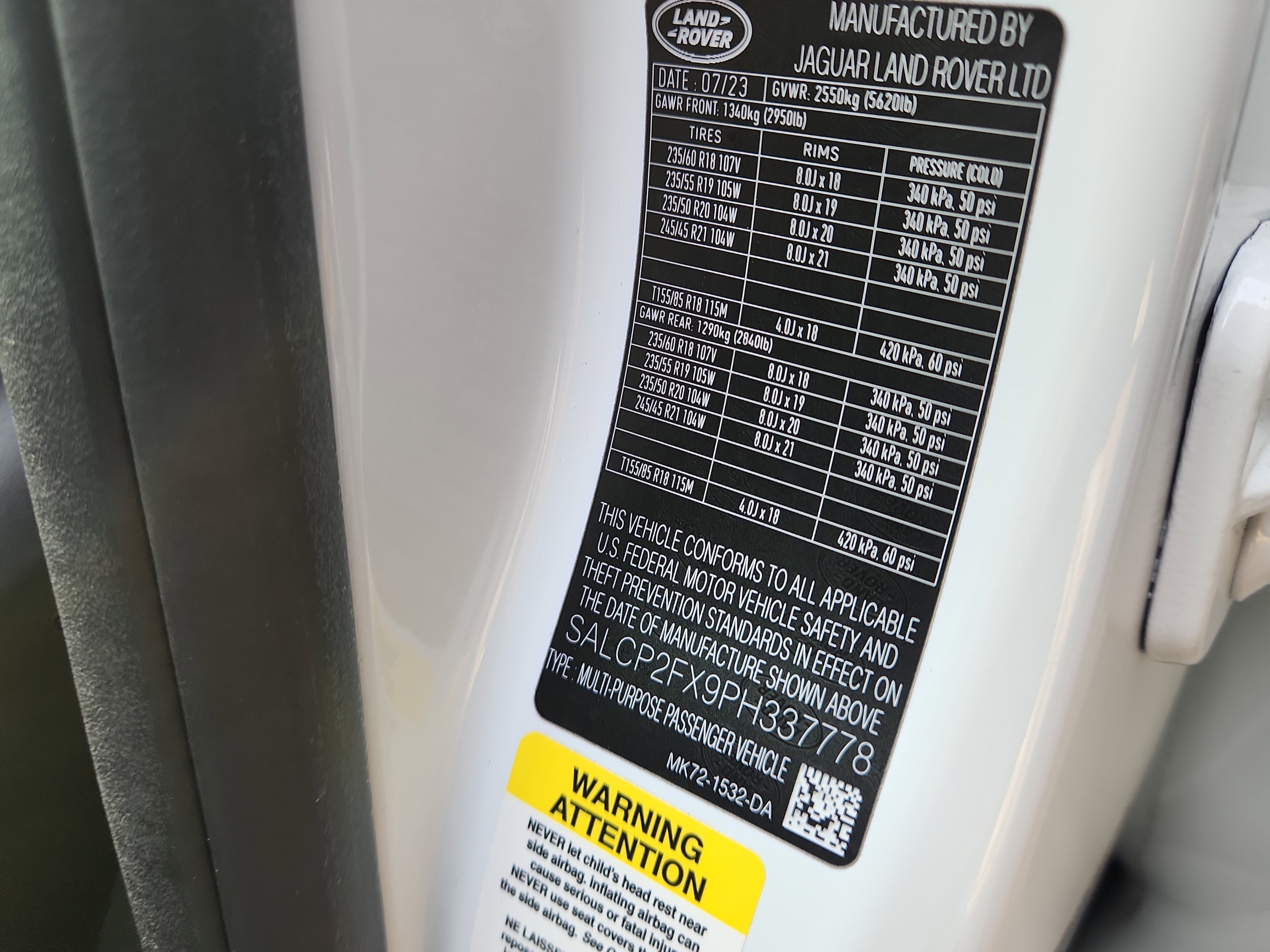 Used 2023 Land Rover Discovery Sport SE image 24