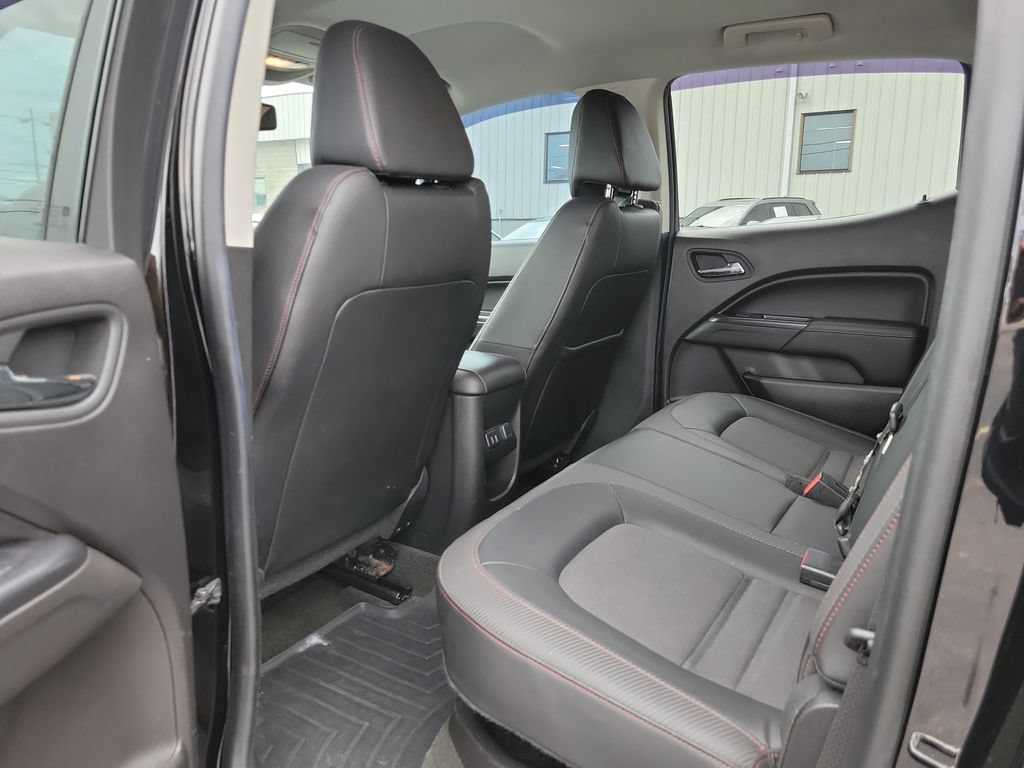 Used 2016 GMC Canyon SLE w/ All Terrain Package AWD/4WD image 17