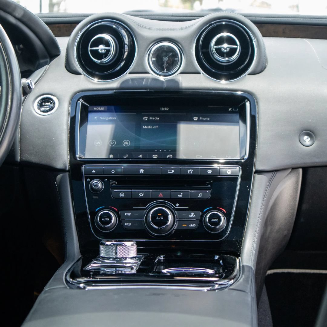 Used 2019 Jaguar XJ L Portfolio RWD image 22