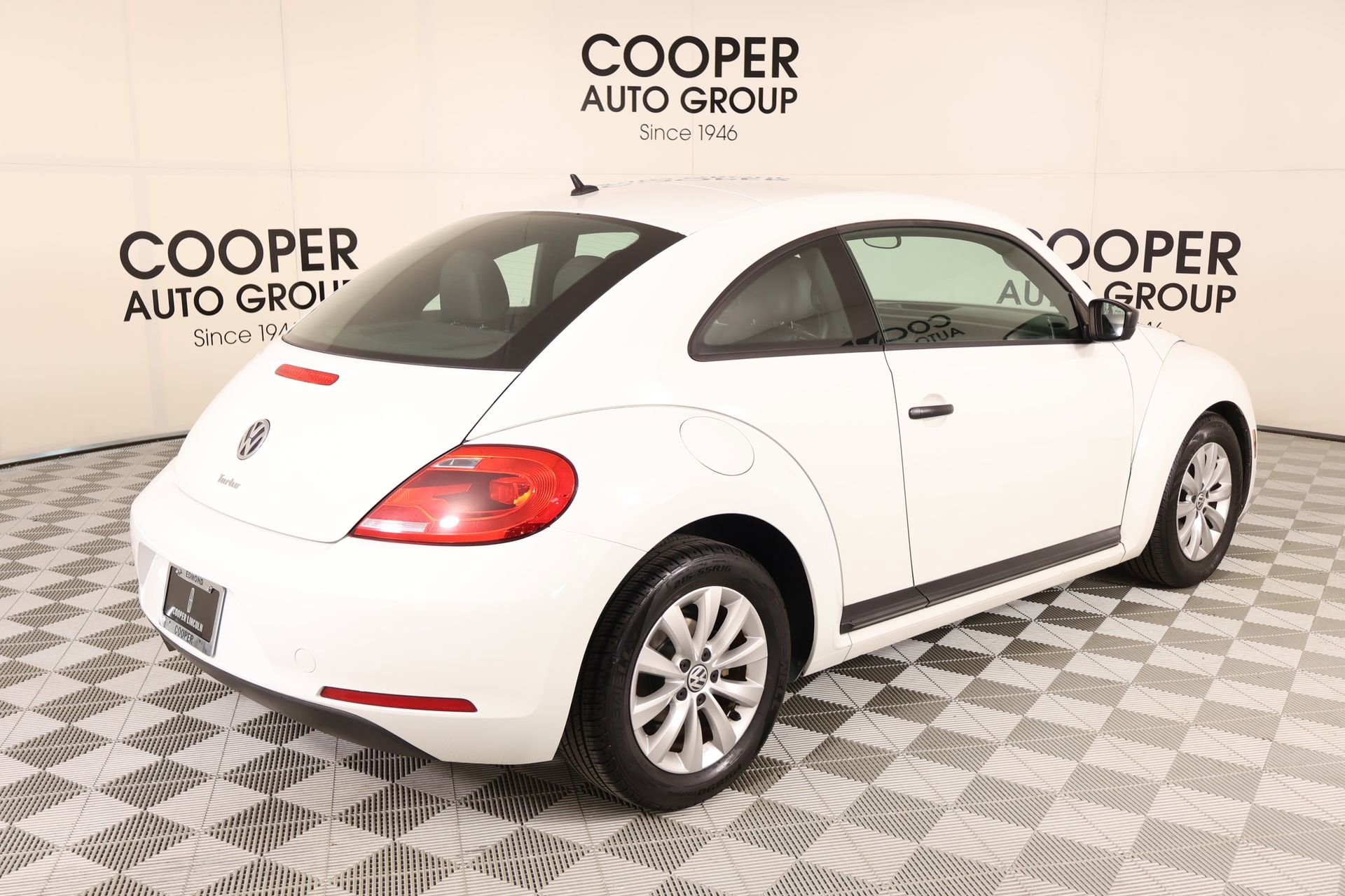 Used 2016 Volkswagen Beetle 1.8T Classic FWD image 18