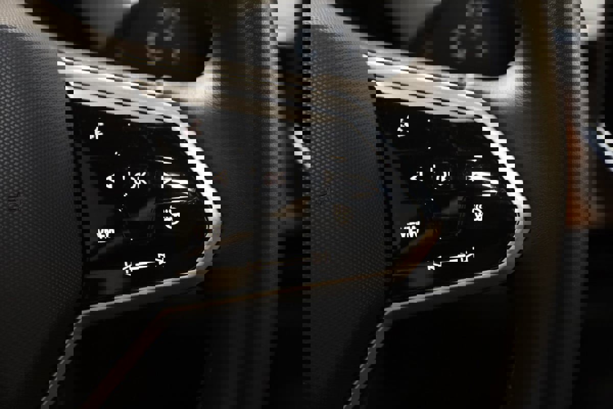 Used 2025 Volkswagen ID. Buzz Pro S image 46