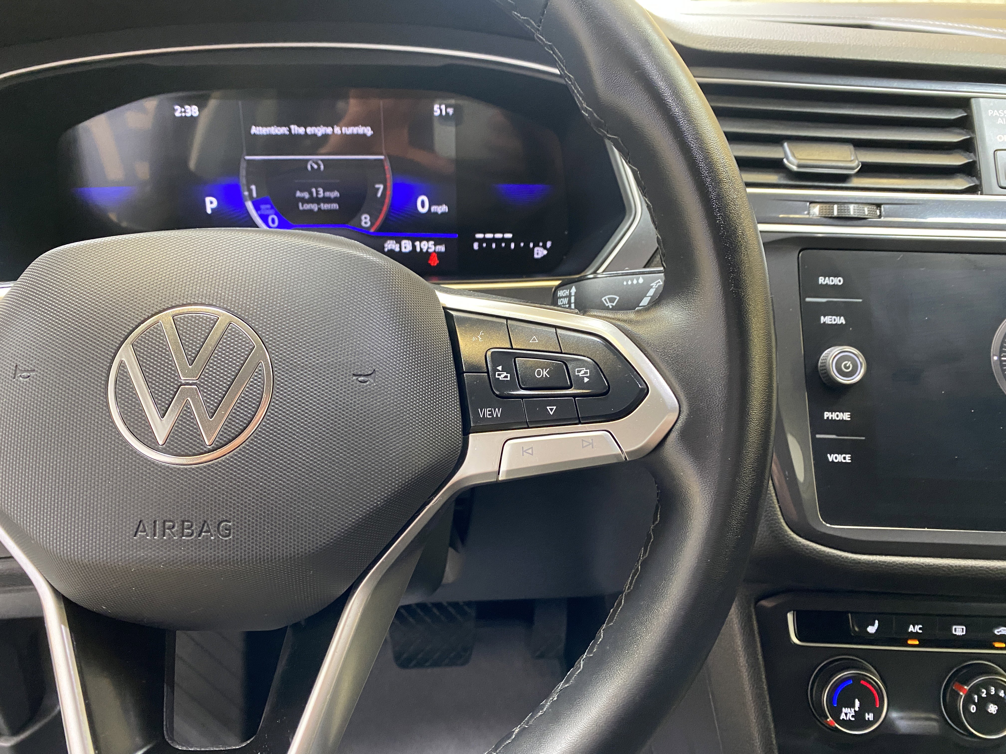 Used 2024 Volkswagen Tiguan SE image 31